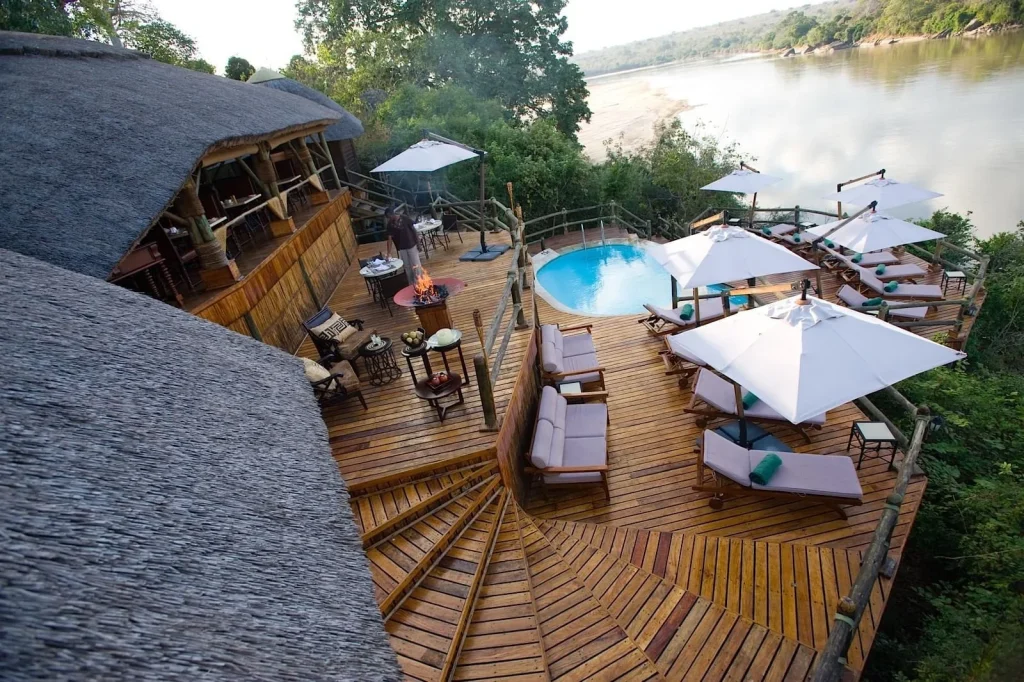 Serena Mivumo River Lodge / Photograph 1